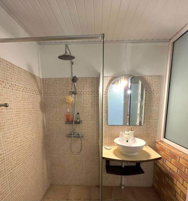 Apartmán Face Aux Saintes Trois-Rivières Exteriér fotografie